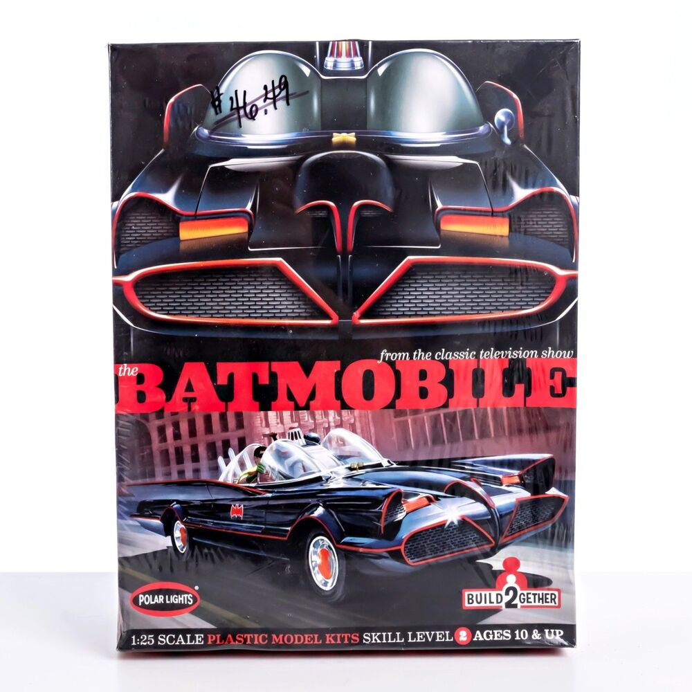 Batmobile Polar Lights 1:25 Scale Plastic Model BUILD2GETHER 2 Complete Kits